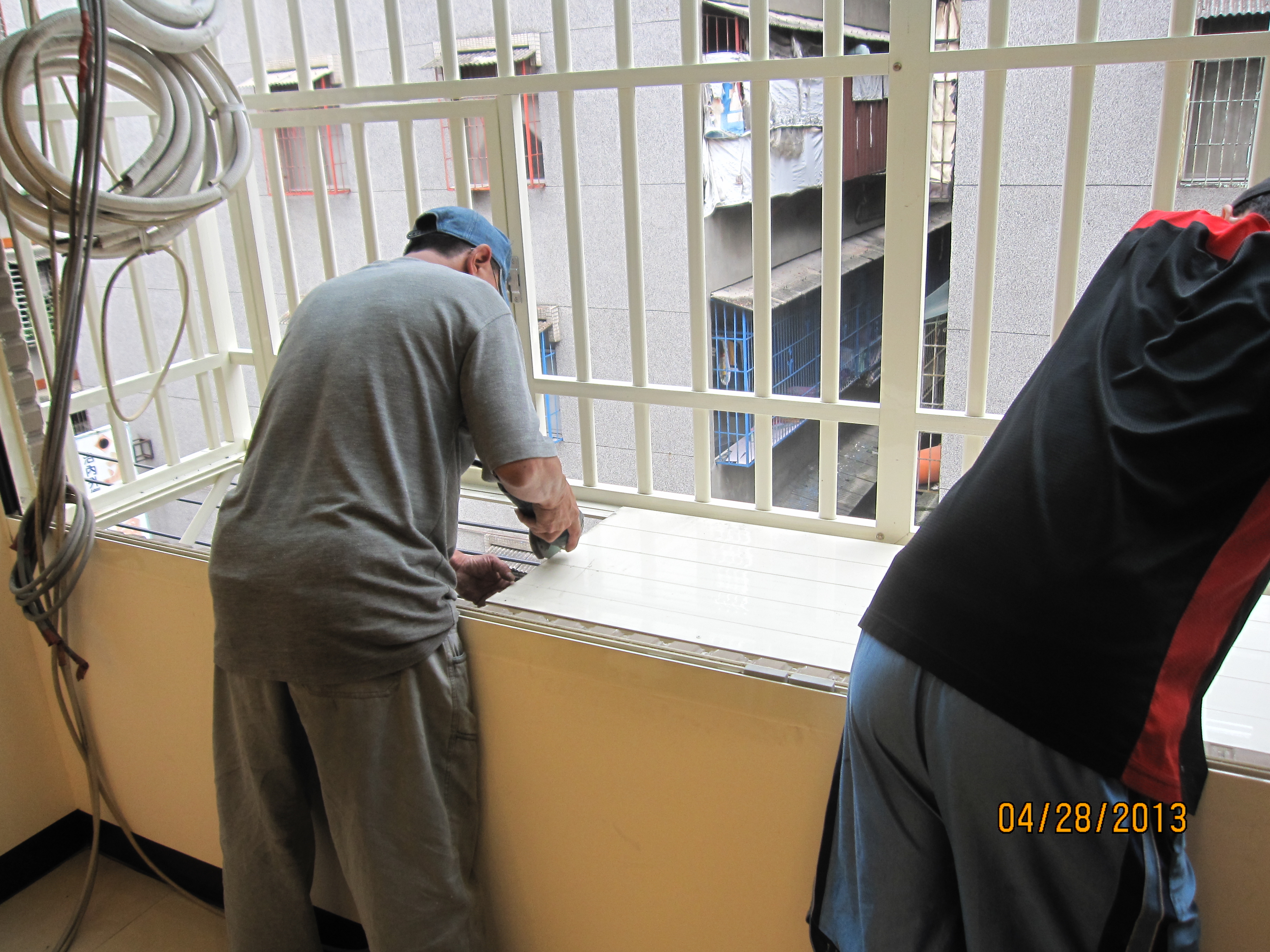 陽台凸窗穿梭管施工