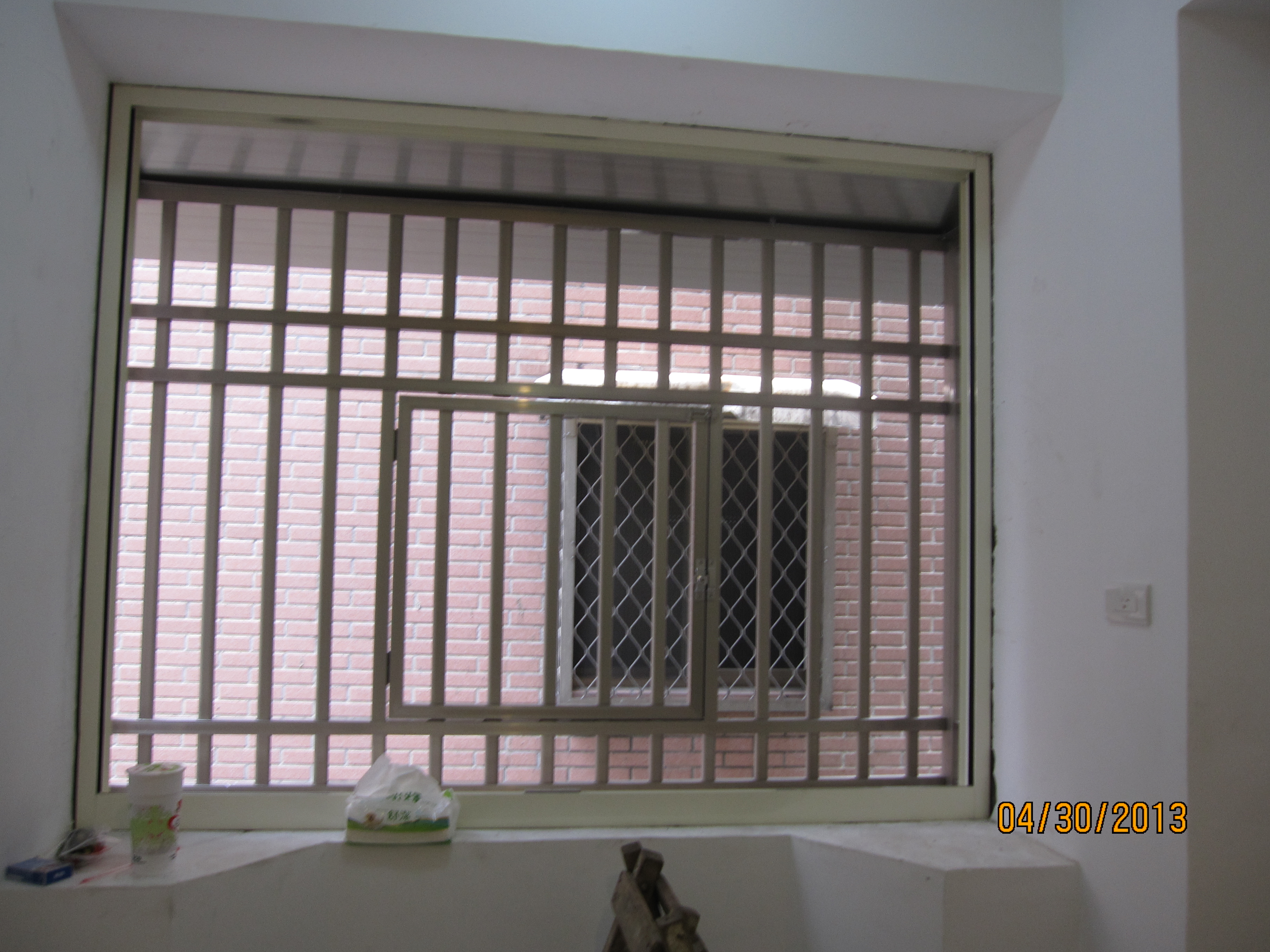 陽台凸窗穿梭管施工