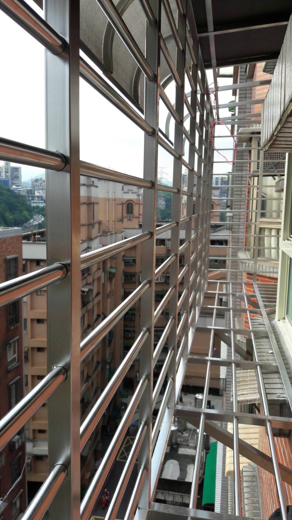住家裝潢泥作,高空鐵窗安裝