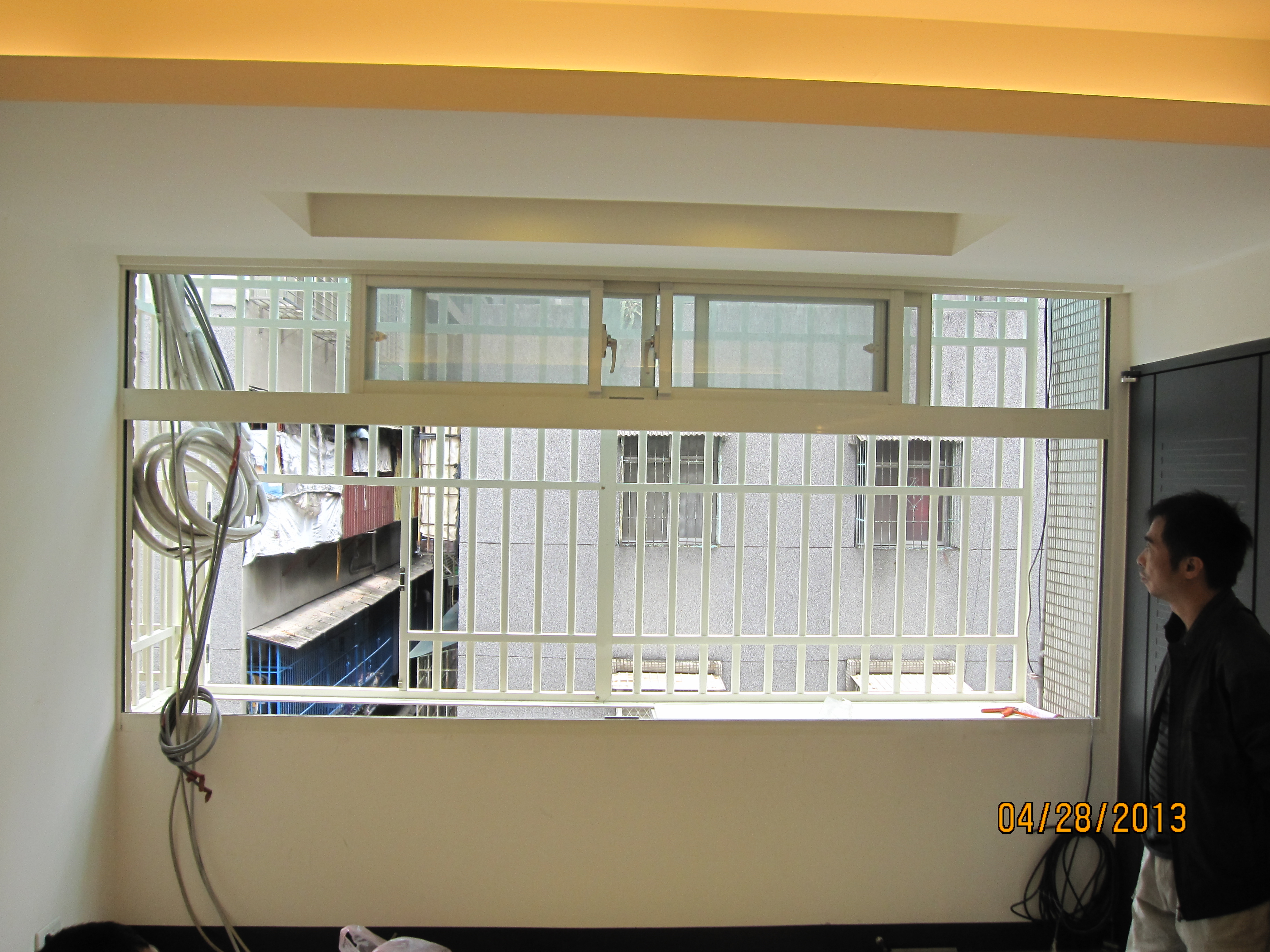 陽台凸窗穿梭管施工