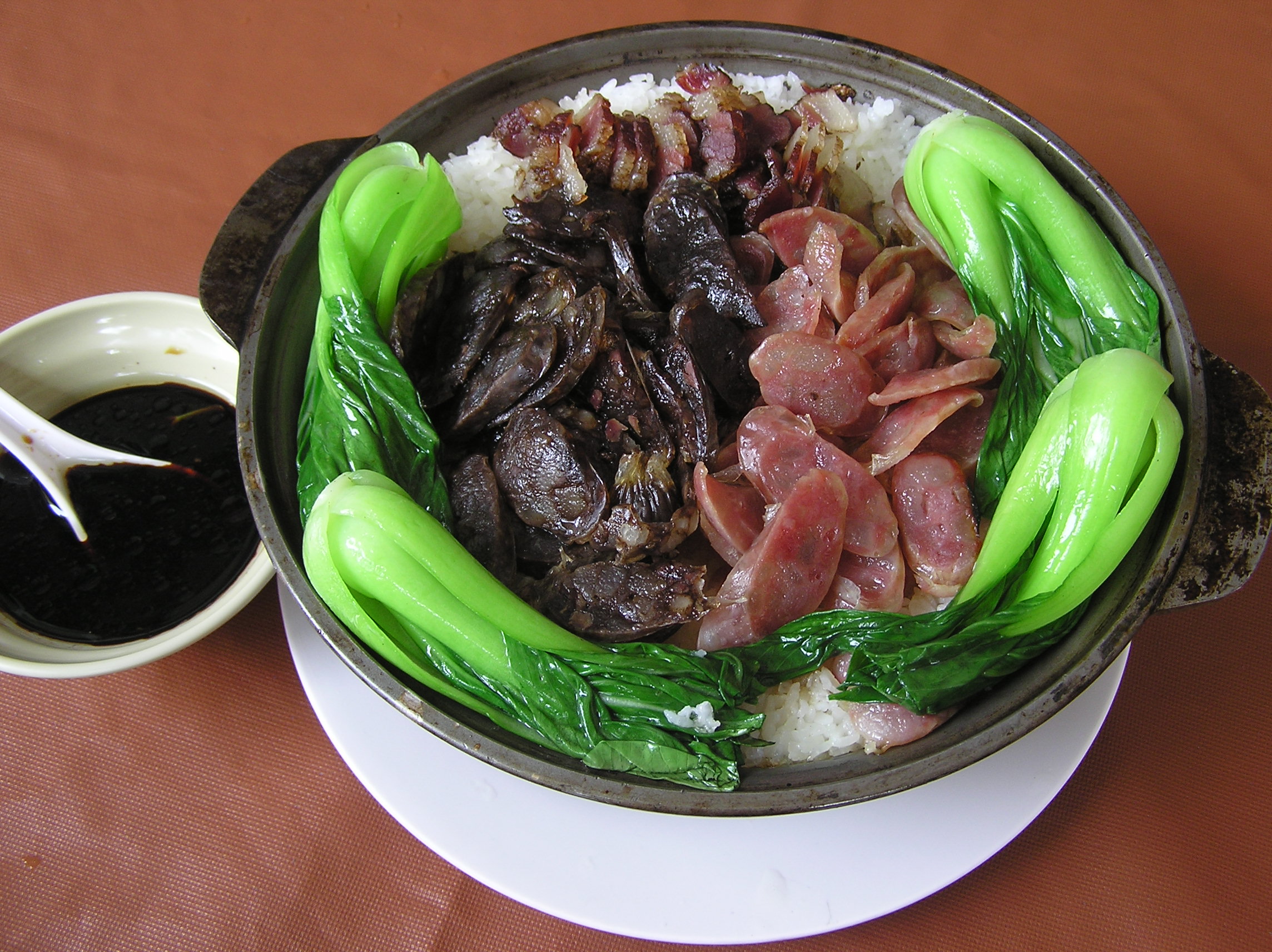 港式臘味煲仔飯