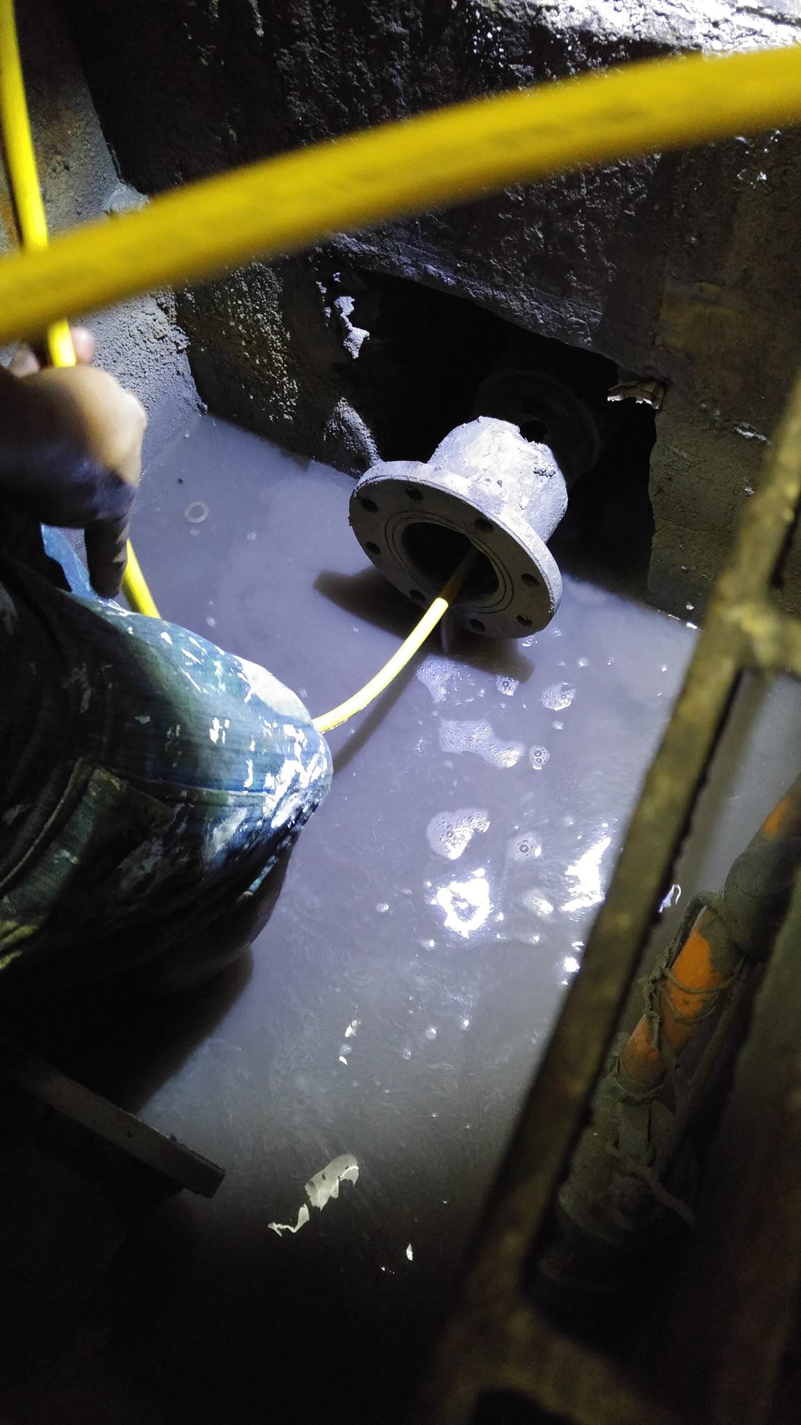 高雄捷運鹽埕埔站超高壓水刀通管施工