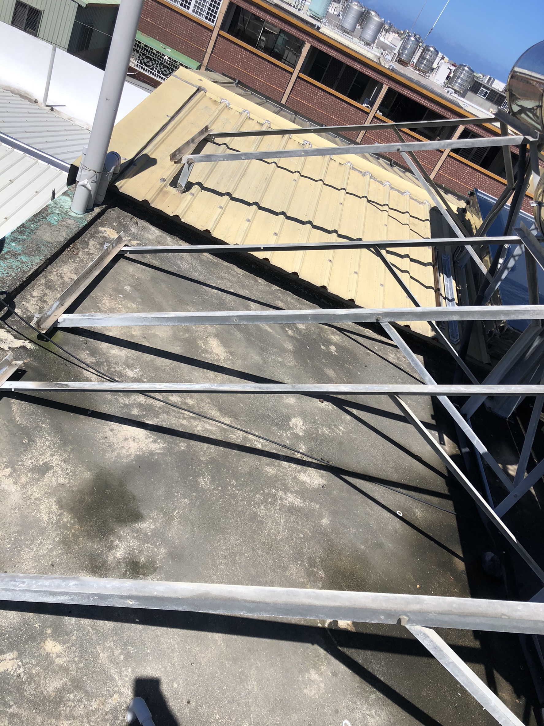 太陽能熱水器安裝前置作業-鐵架安裝