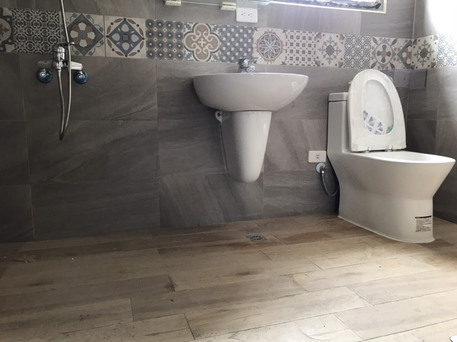 浴室磁磚、地磚