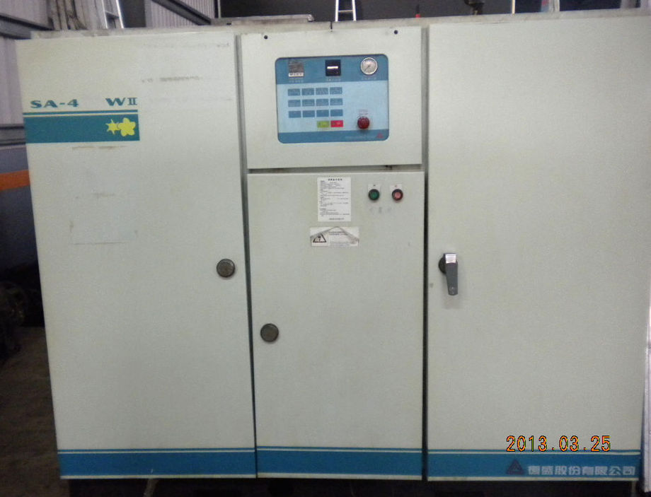 復盛微油螺旋式水冷型75HP空壓機