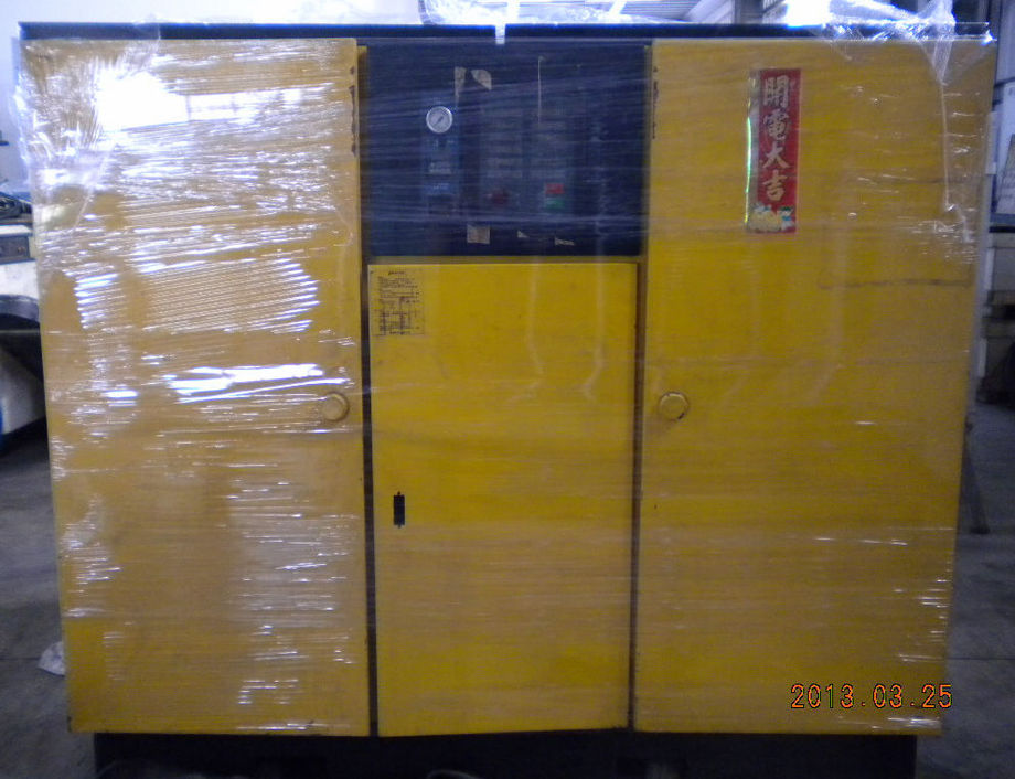 復盛微油螺旋式水冷型125HP空壓機