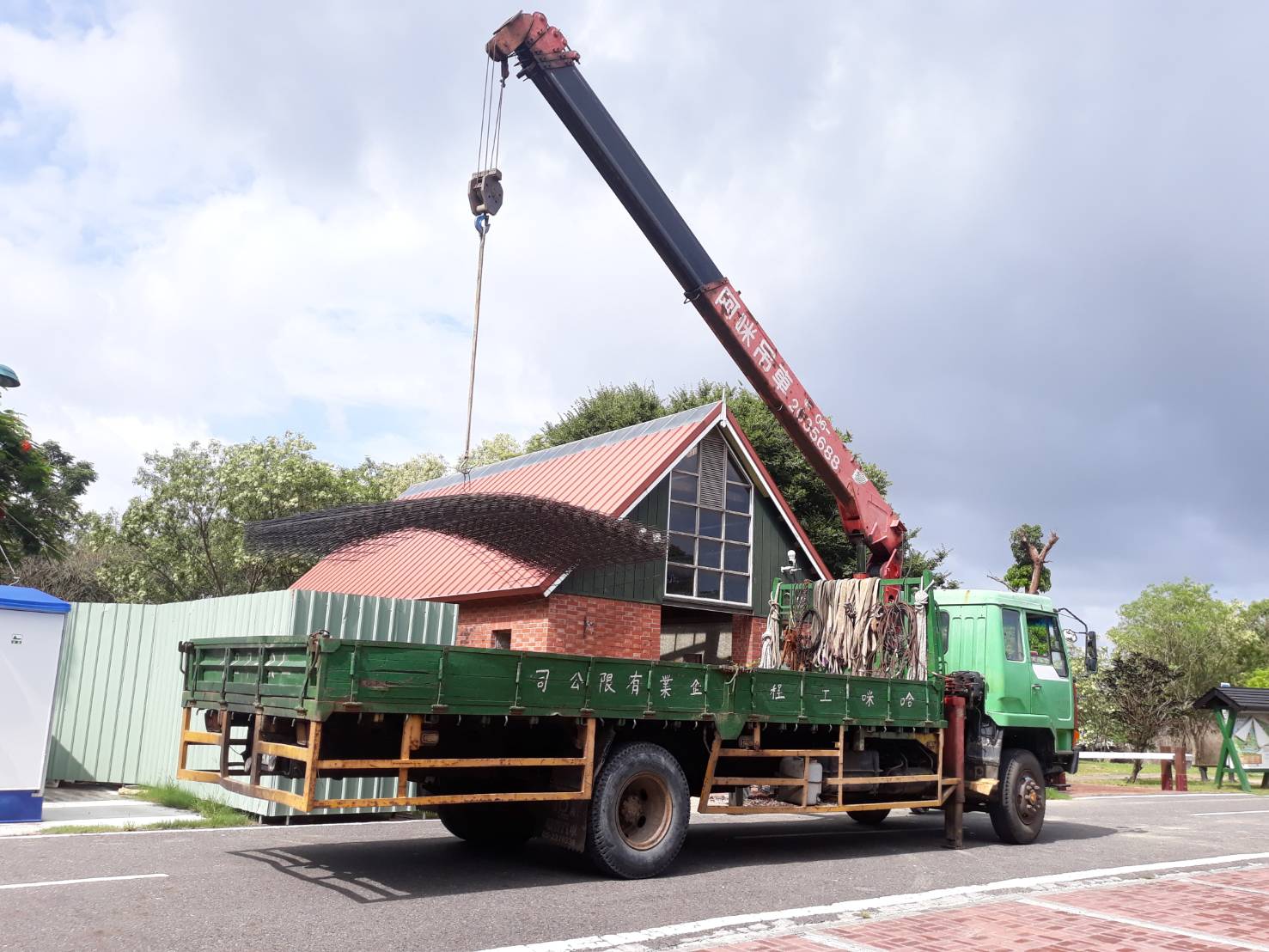 阿咪吊車-德元荷蘭村吊掛工程