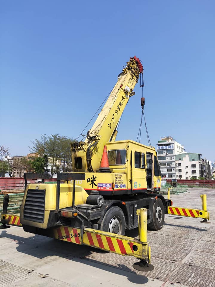 阿咪吊車-10噸螃蟹清地下室廢土