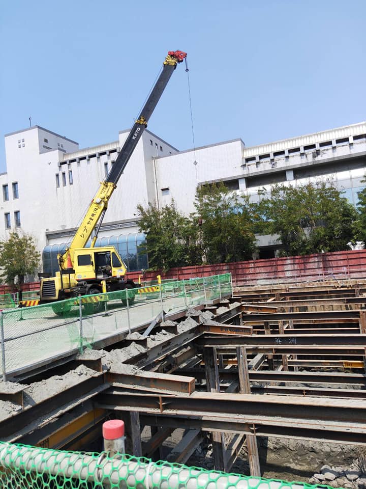 阿咪吊車-10噸螃蟹清地下室廢土
