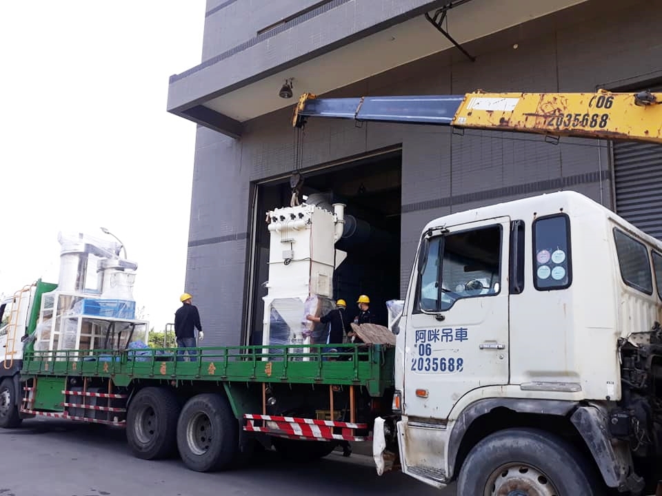 阿咪吊車-工廠機械搬運