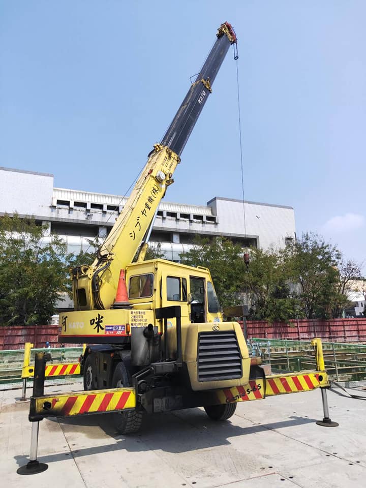 阿咪吊車-10噸螃蟹清地下室廢土