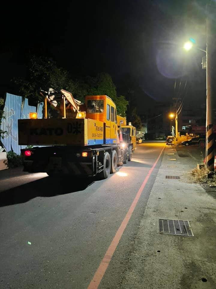 阿咪吊車-夜間工程施工