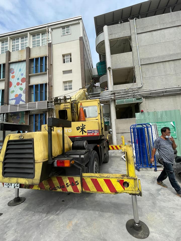 阿咪吊車-10噸螃蟹吊掛作業