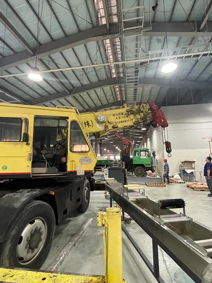 阿咪吊車-載料到廠內安裝