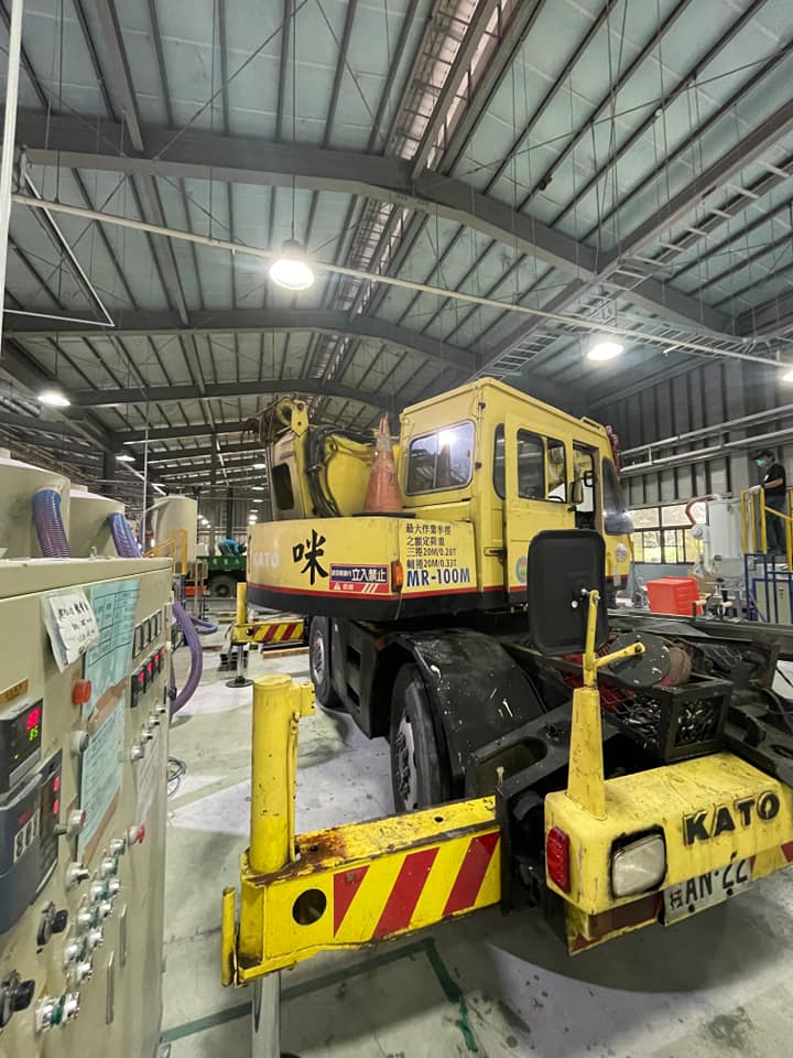 阿咪吊車-載料到廠內安裝