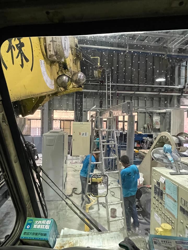 阿咪吊車-載料到廠內安裝