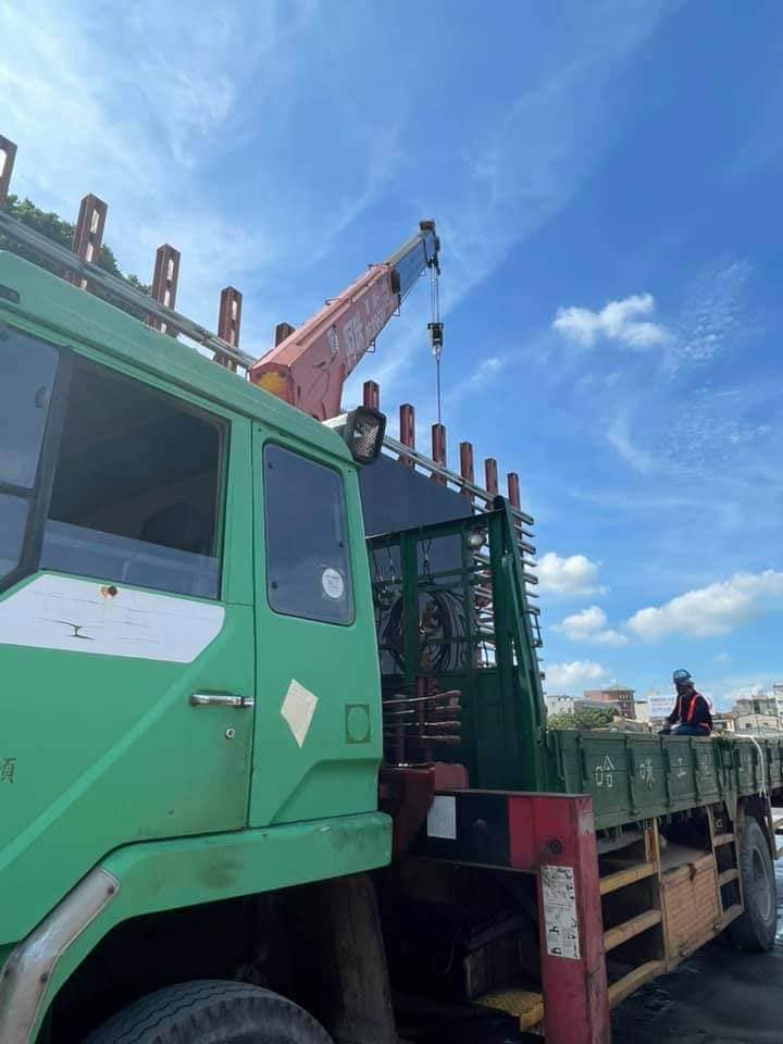 阿咪吊車-工地施工