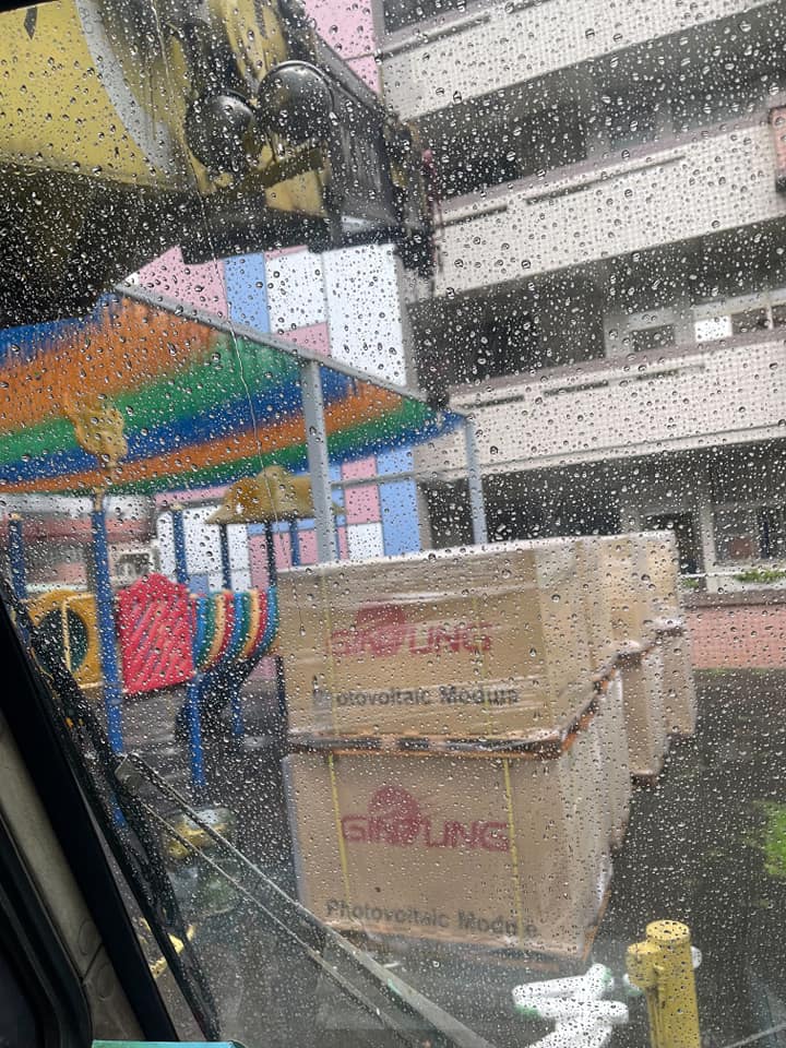 阿咪吊車-雨中作業