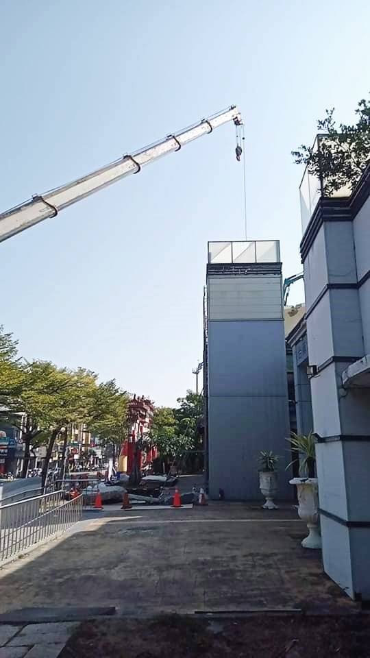 阿咪吊車-棒球場吊掛作業