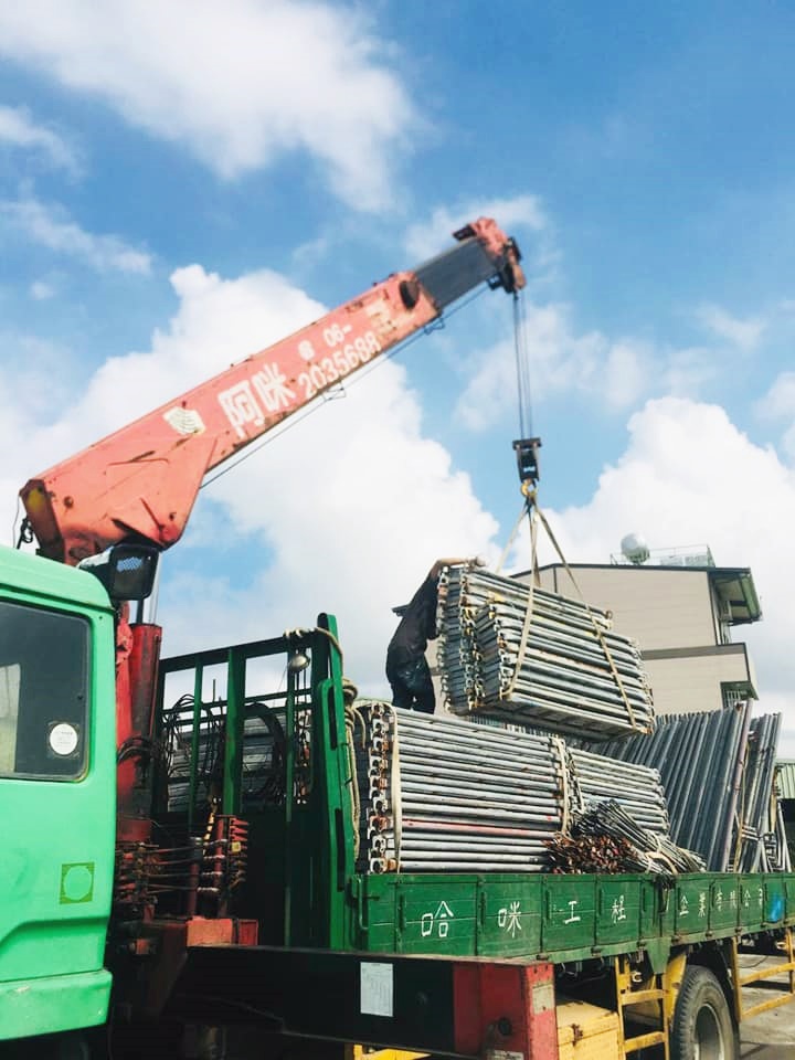 阿咪吊車-吊重物