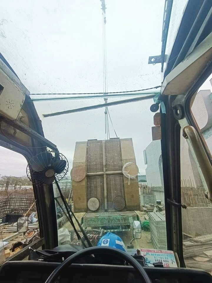 阿咪吊車-吊重物