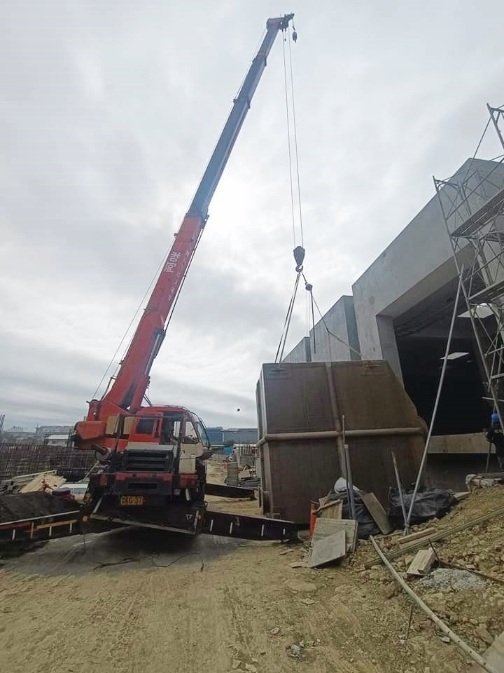 阿咪吊車-吊重物