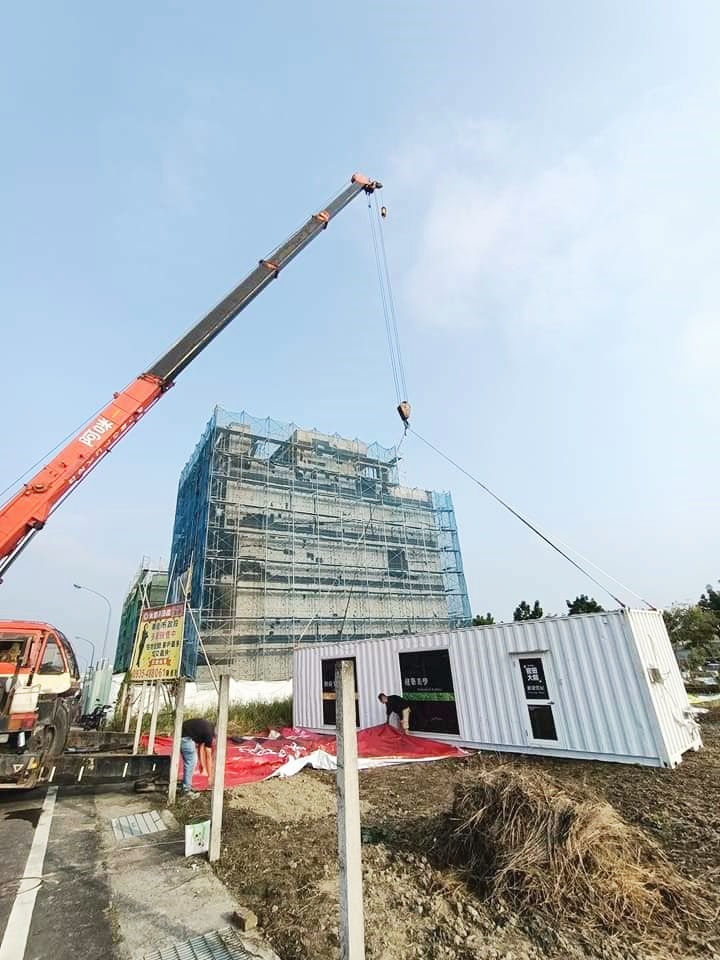 阿咪吊車-吊貨櫃