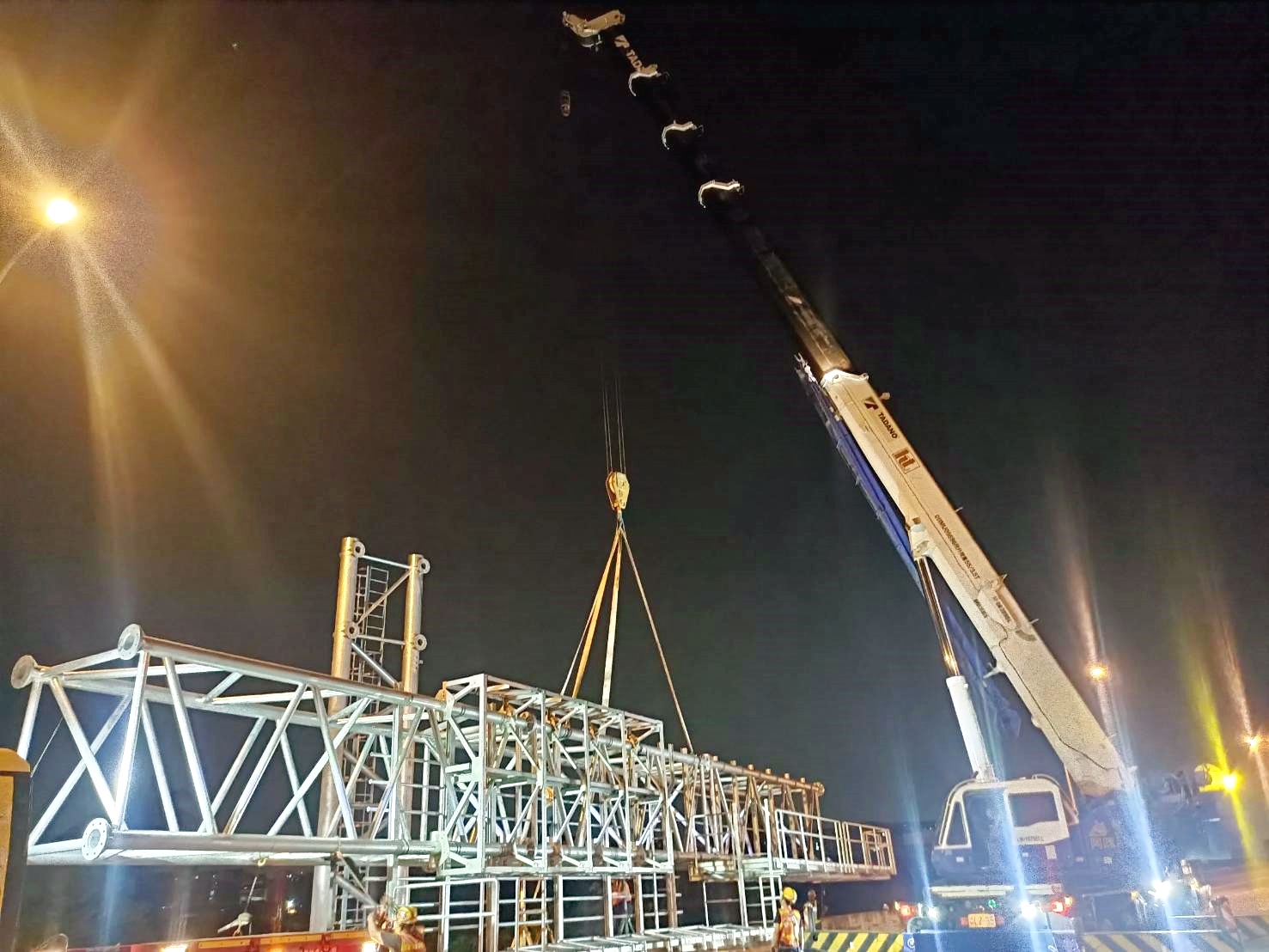 夜間營造起重作業