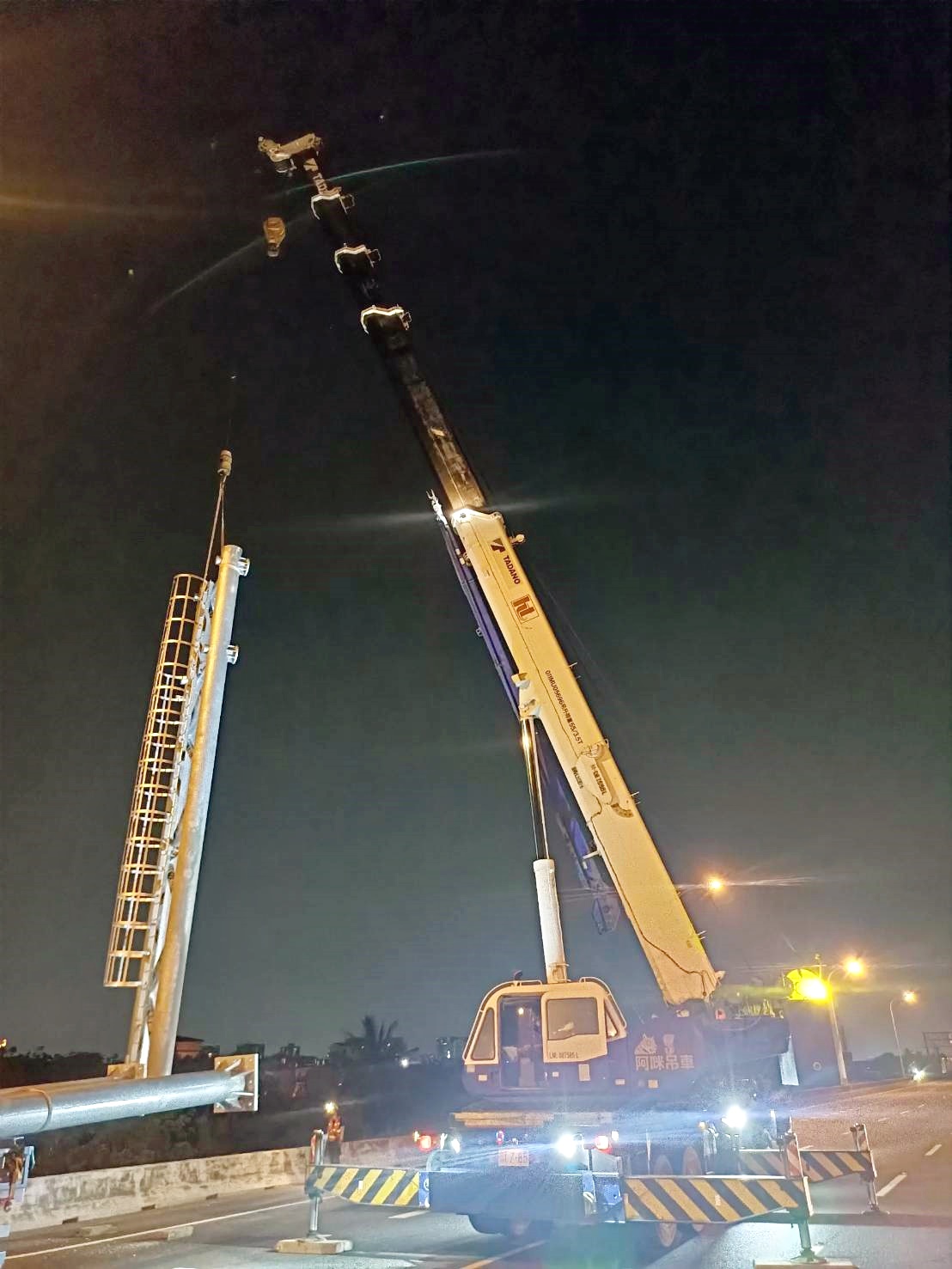 夜間營造起重作業