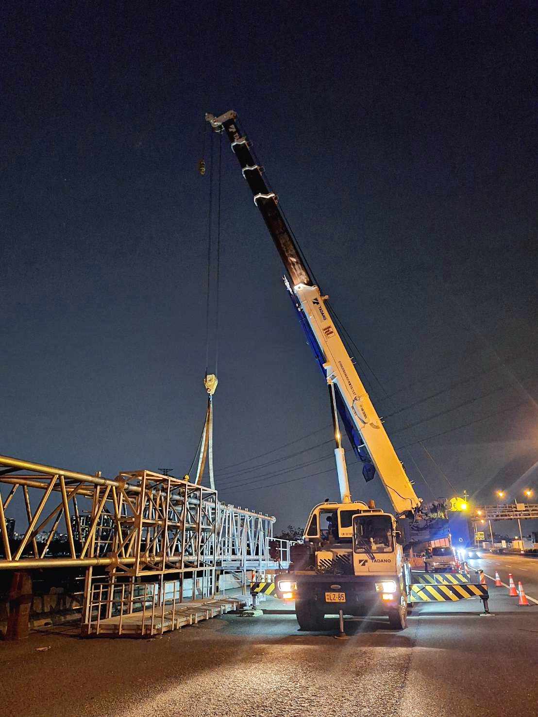 夜間營造起重作業