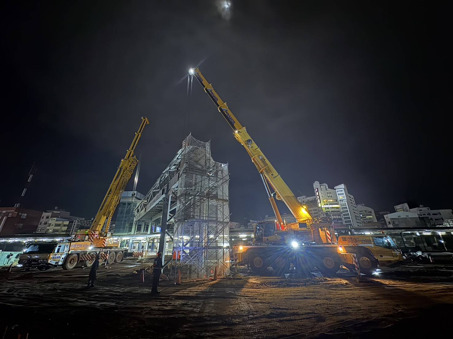 夜間營建工程吊掛作業