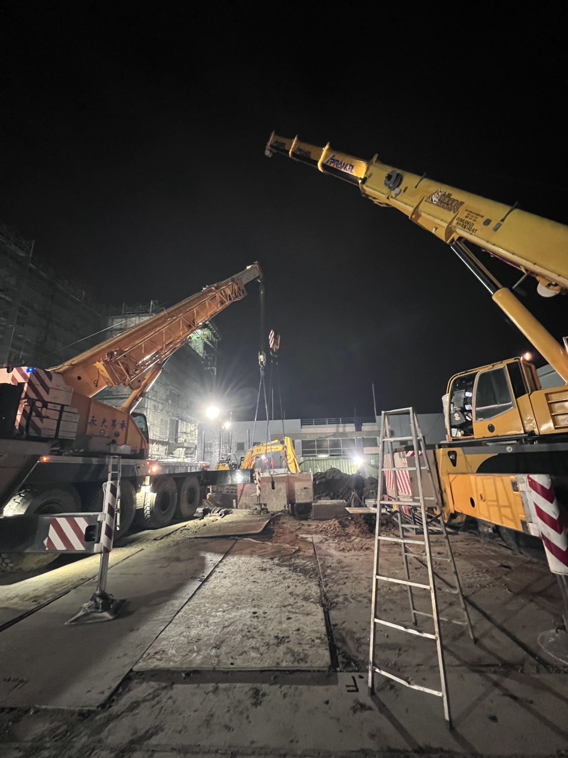 夜間營造吊掛工程