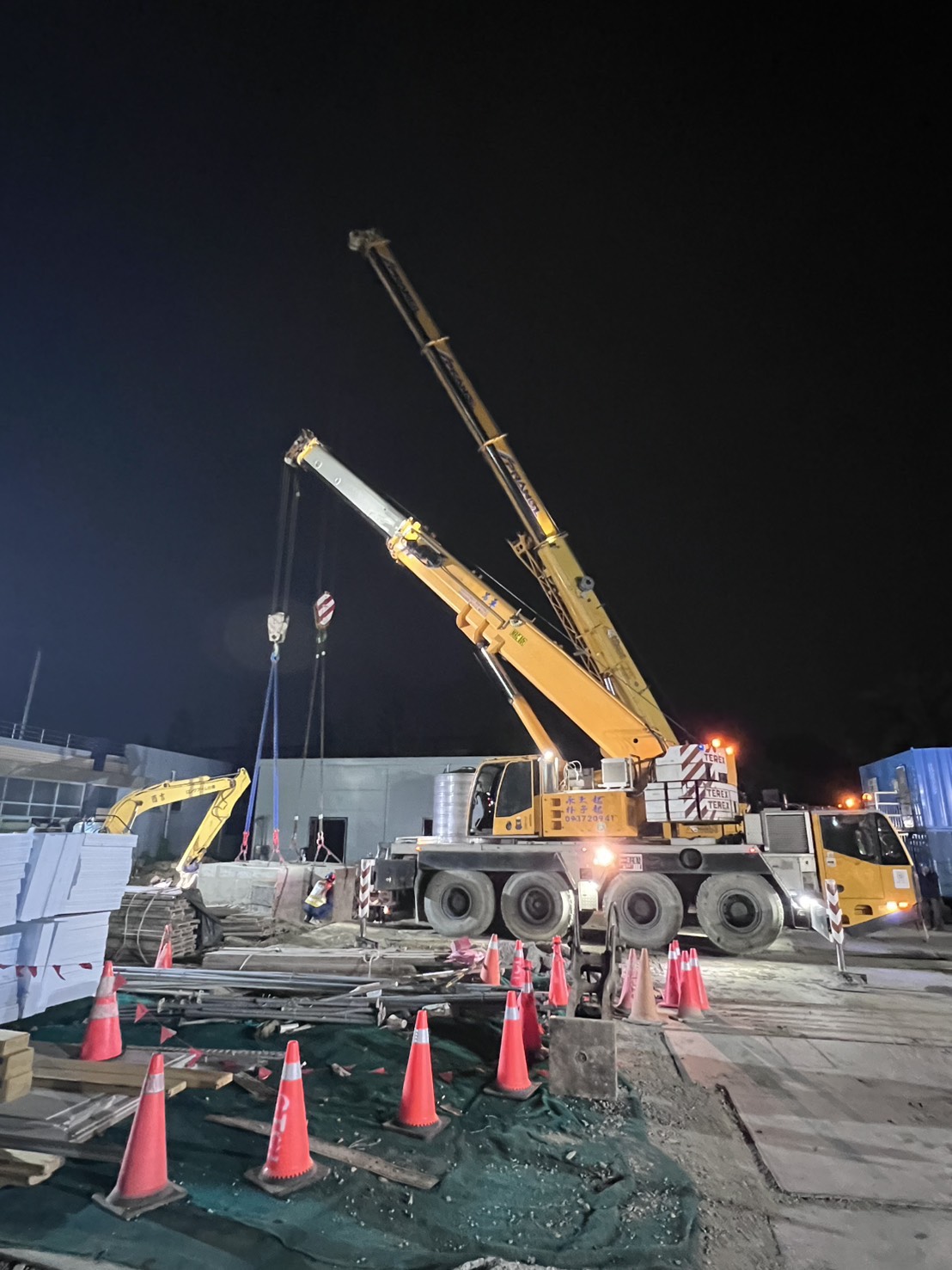 夜間營造吊掛工程