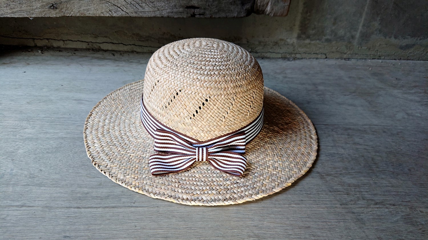 2.5吋經典淑女帽-咖條