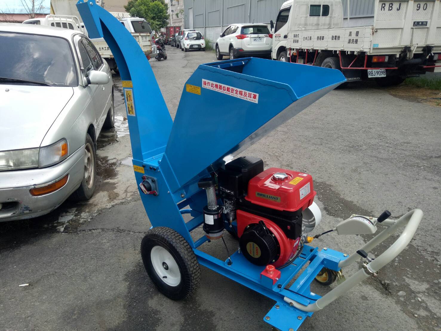 全新引擎樹枝粉碎機/樹枝碎枝機(手拉13馬力引擎)可輕鬆操作/可粉碎100mm*(公司多種機型展示)