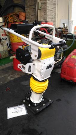 全新U-MO日本原裝進口富士(速霸陸)立式引擎夯土機(壓實機)(壓平機)(夯土機)(免運費)