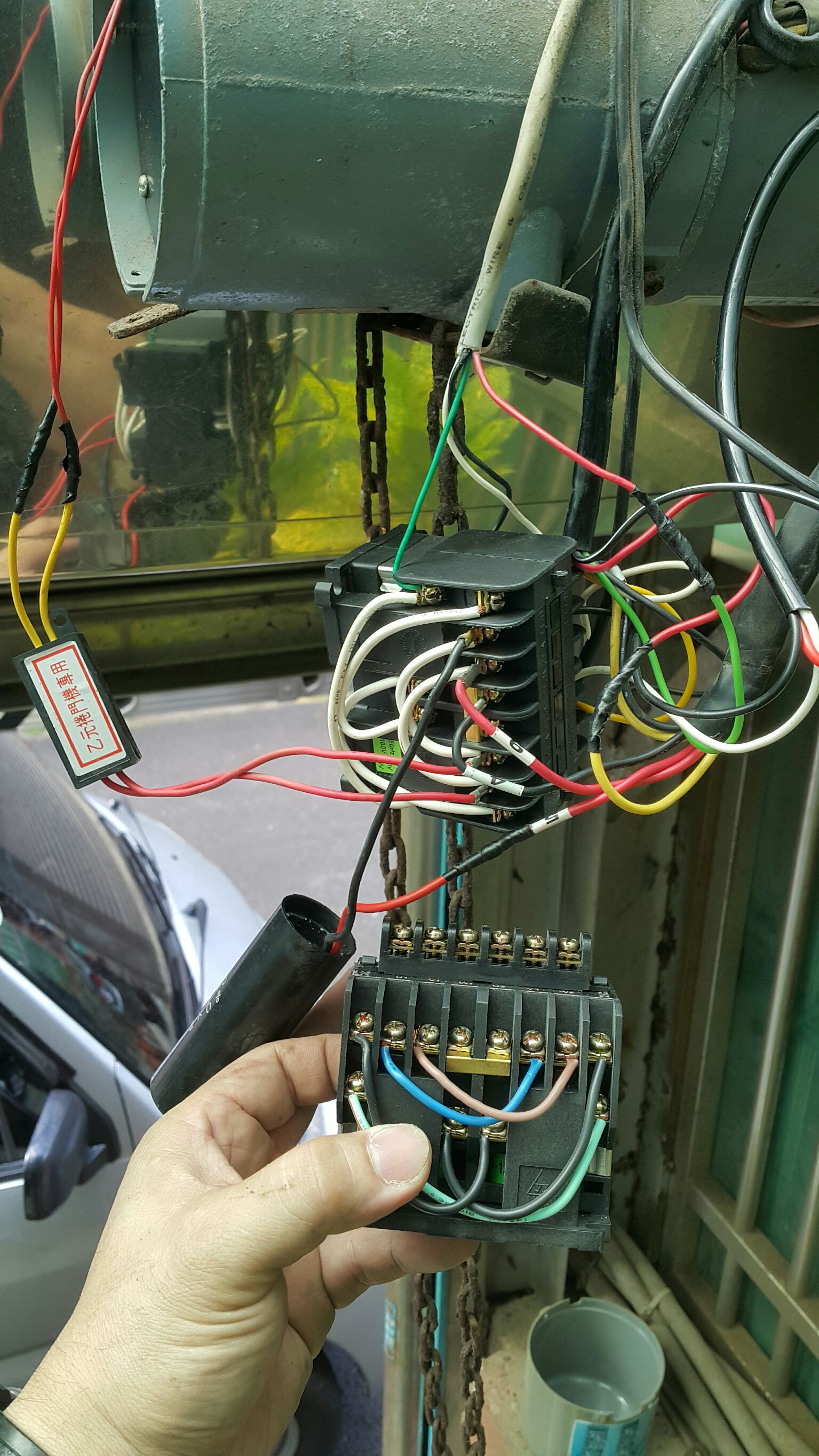 捲門機修理更換電磁開關