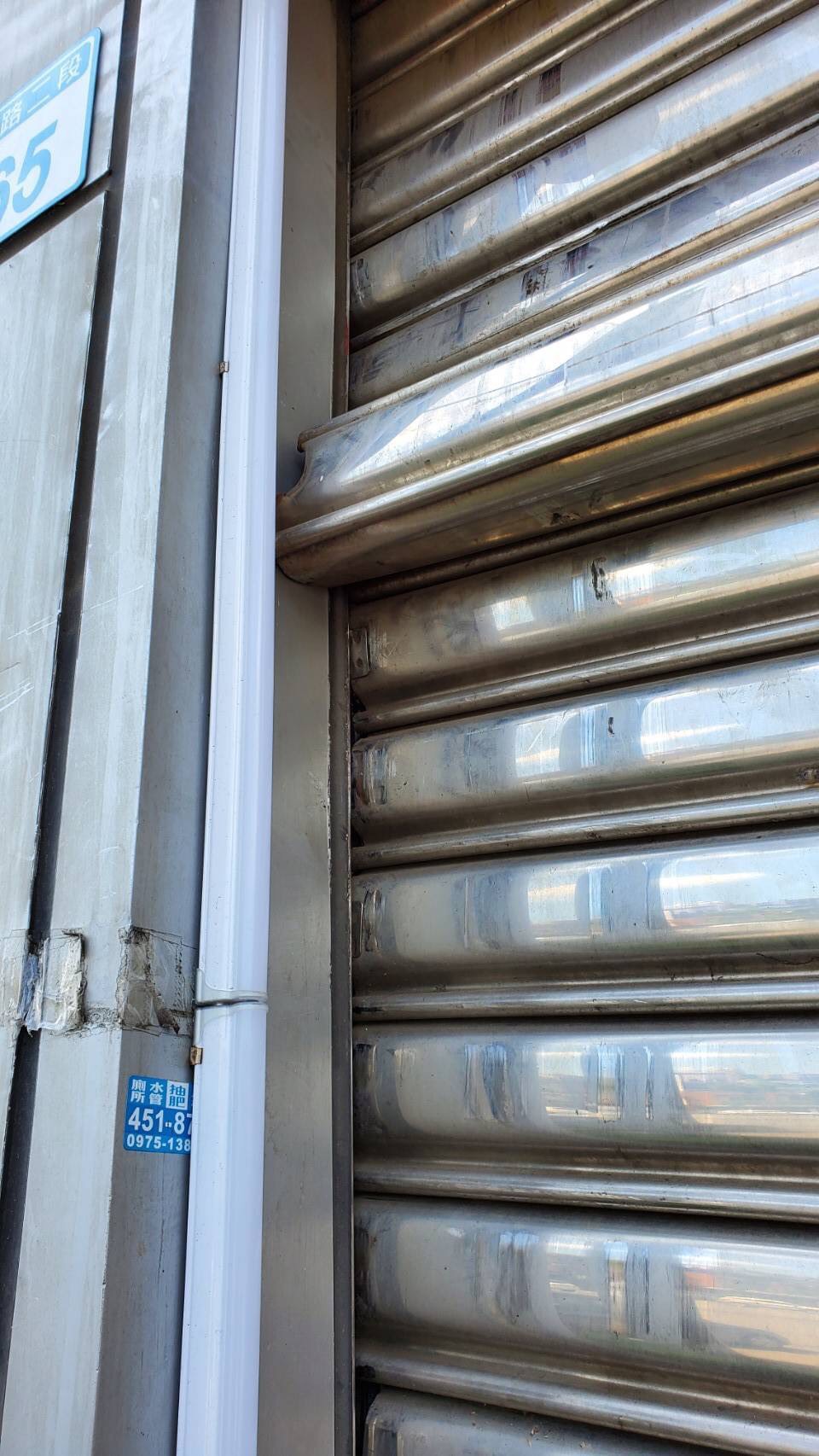 桃園鐵捲門脫軌