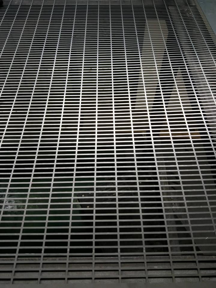 閃電切割風孔網