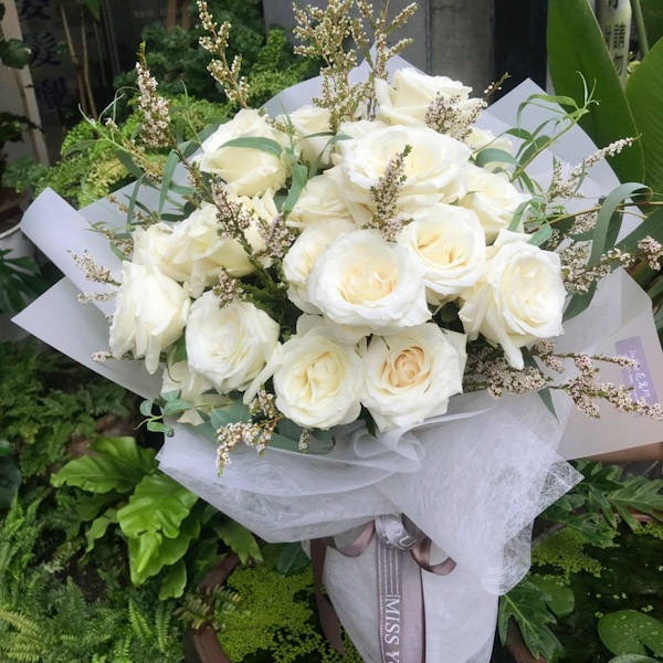 A027-白玫瑰花束