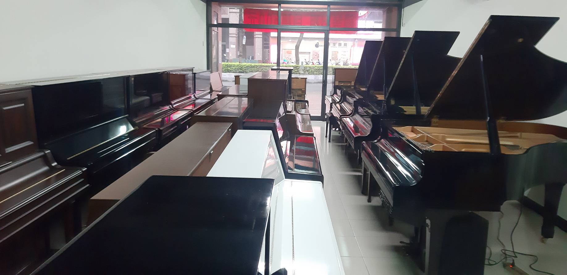 各式鋼琴