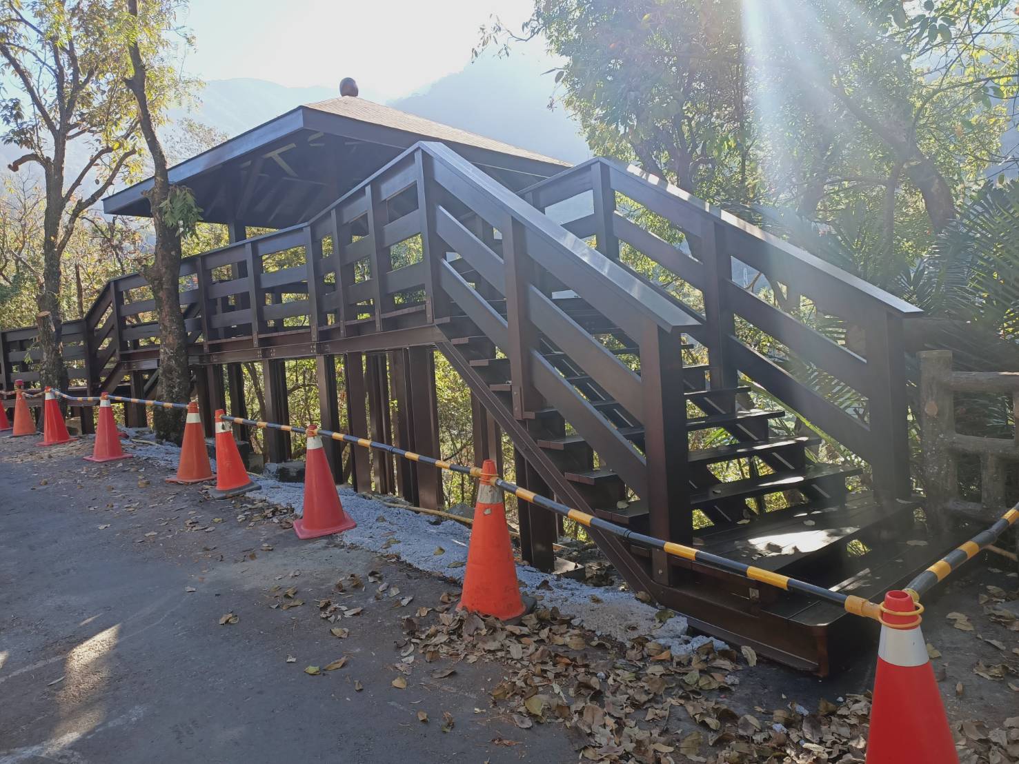 木棧道涼亭整修