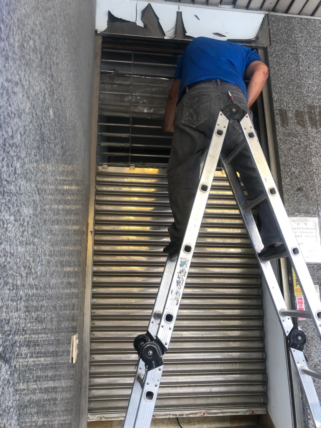 拆除舊門、安裝新門