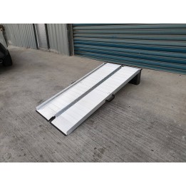 左右折疊式斜坡板