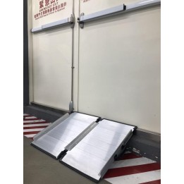 左右折疊式斜坡板