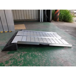 左右折疊式斜坡板