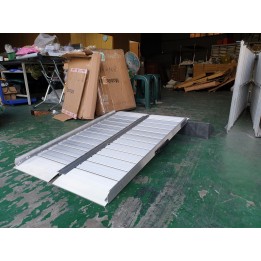 左右折疊式斜坡板