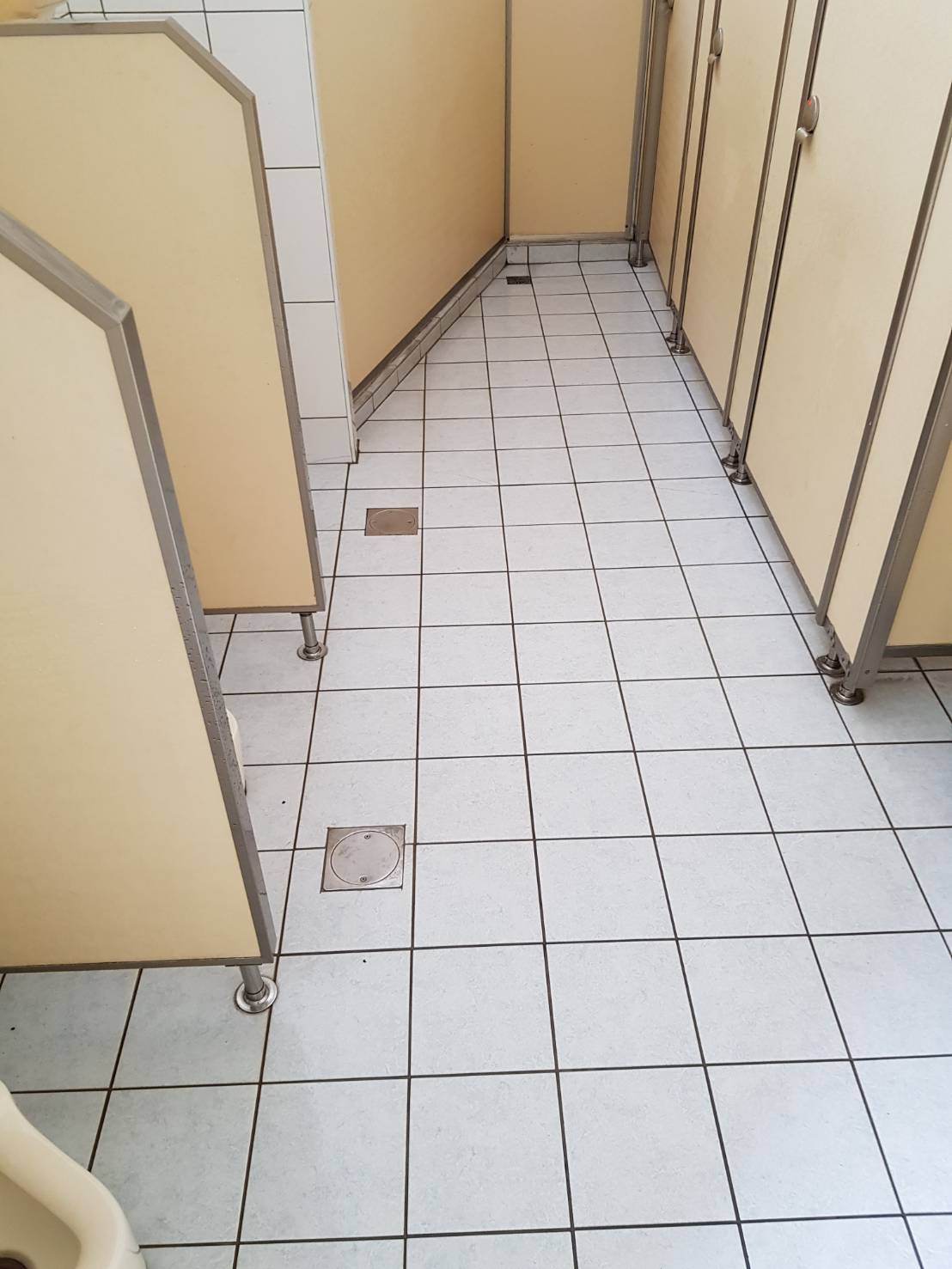 幼兒園抽化糞池裡面都是濕紙巾