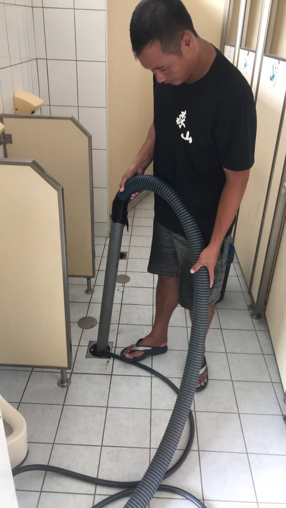 幼兒園抽化糞池裡面都是濕紙巾&nbsp;