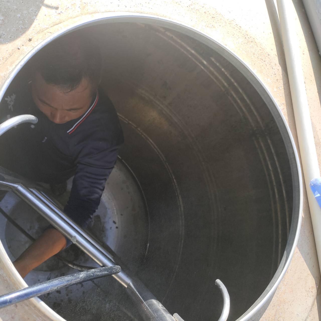 公司清洗消毒水塔